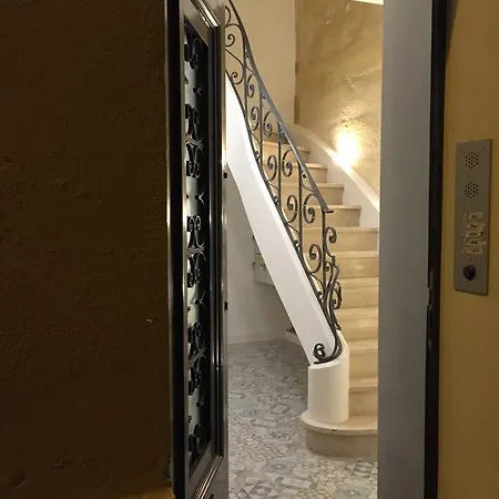 Maison De *